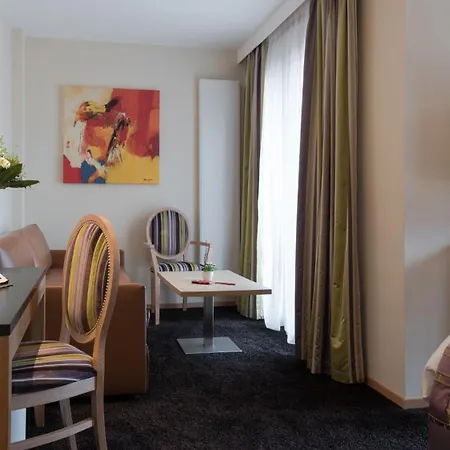 Bristol Отель 4*