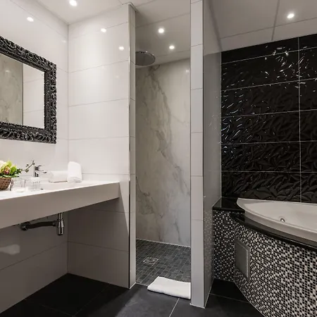 Hotell Bristol 4*