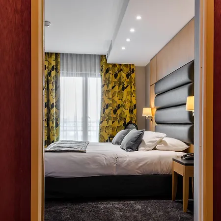 Bristol Hotell 4*